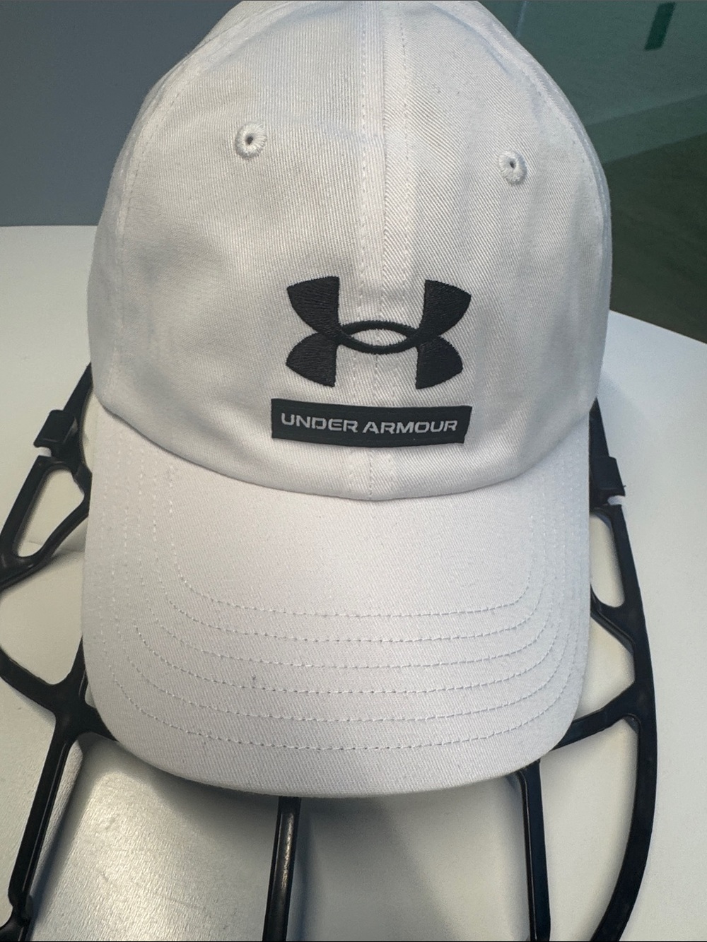 Under Armour UNISEX White Cap with Black Logo Patch